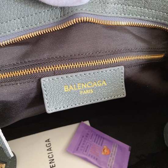 Balenciaga Women's Large Neo Classic Handbag In Arena Lambskin