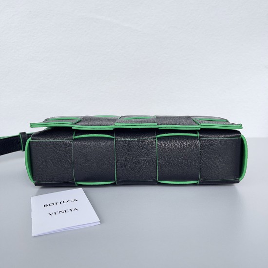 BV Medium Cassette In Bicolor Intreccio Grained Leather Cross-Body Bag 23cm 3 Colors