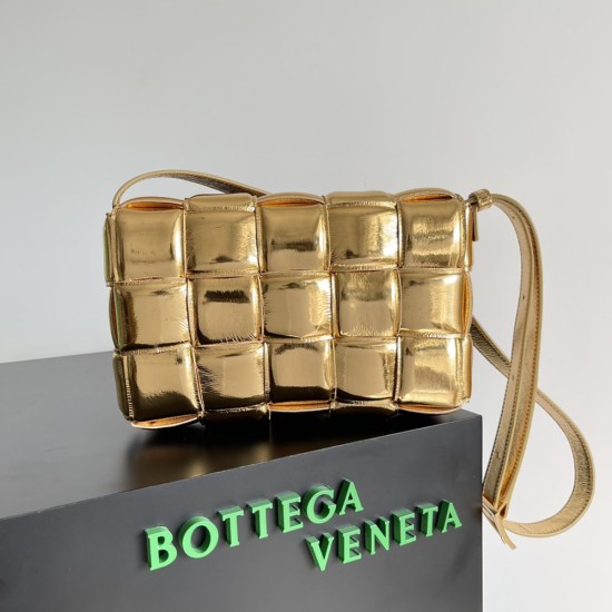 BV Padded Cassette Intreccio Mirror Leather Cross-Body Bag 26cm 2 Colors
