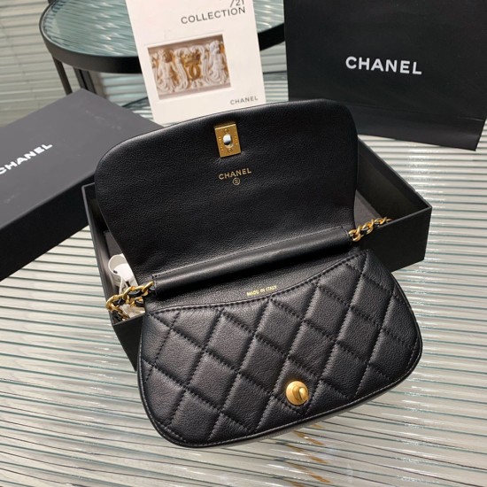 Chanel Flap Bag With Chain in Lambskin 19cm