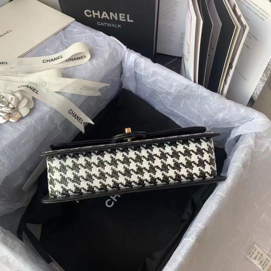 Chanel Flap Bag in Raffia 26cm
