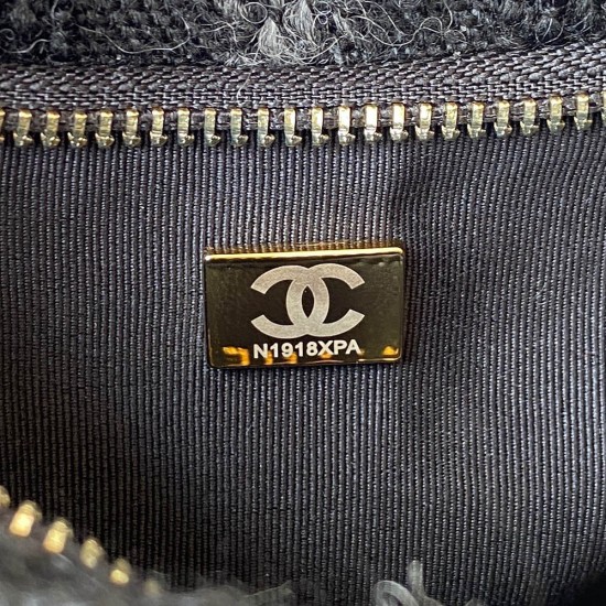 Chanel Hobo Handbag in Cotton And Tweed Fabric 17.5cm