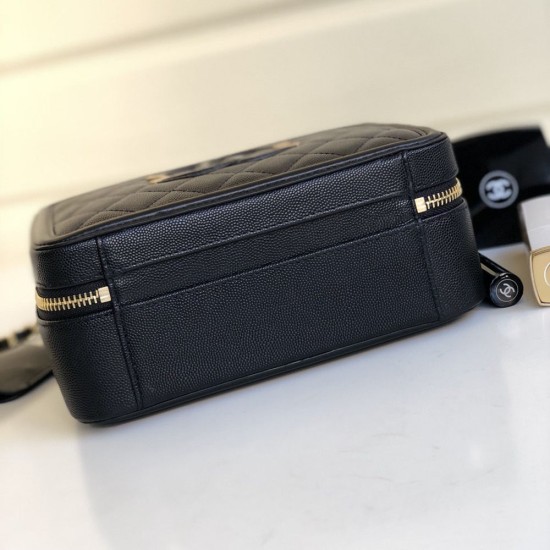 Chanel Vanity Camera Bag in Caviar Calfskin 21cm