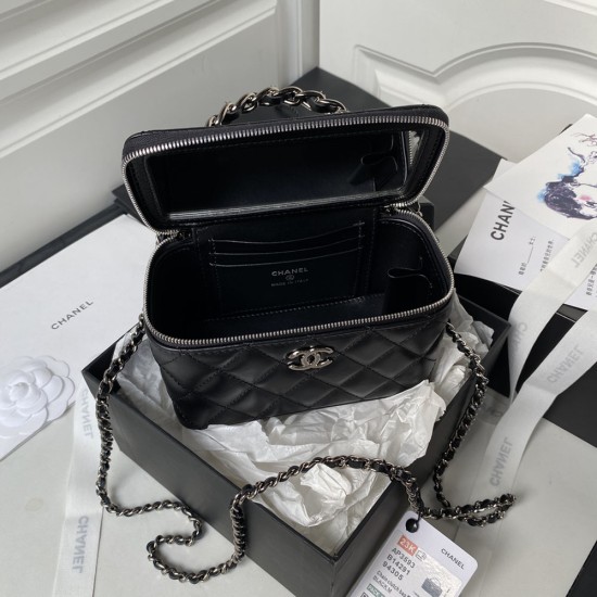 Chanel Clutch with Chain In Shiny Crumpled Calfskin AP3593 17cm 3 Colors