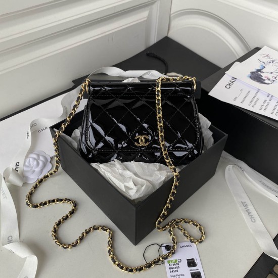 Chanel Clutch With Chain In Patent Calfskin 14cm 17.5cm