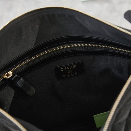 Chanel Boy Bag Classic Clutch Bag in Grained Calfskin
