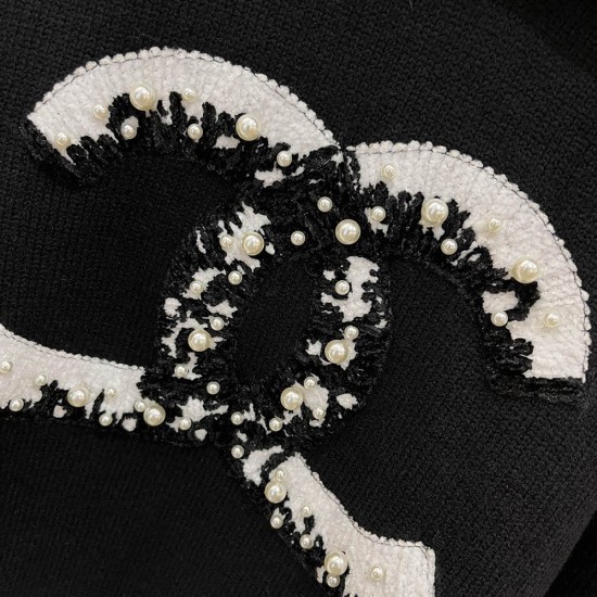 Chanel Pullover With Pearls 
