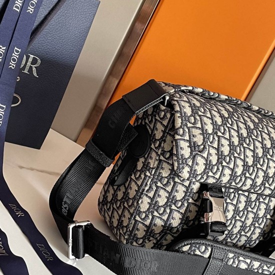 Dior Explorer Messenger Bag In Dior Oblique Jacquard 2 Colors 31cm