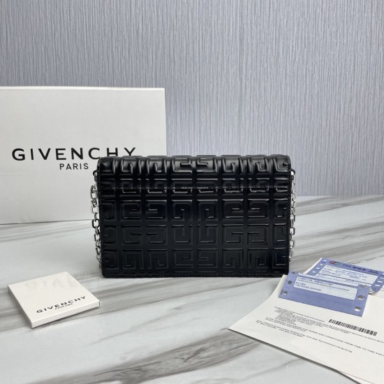 Givenchy 4G Bag Chains Crossbody Bag in Calfskin Leather With High Frequency Embossed 4G Motif