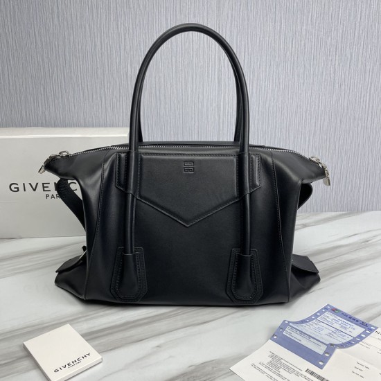 Givenchy Medium Antigona Soft Lock Bag in Smooth Leather
