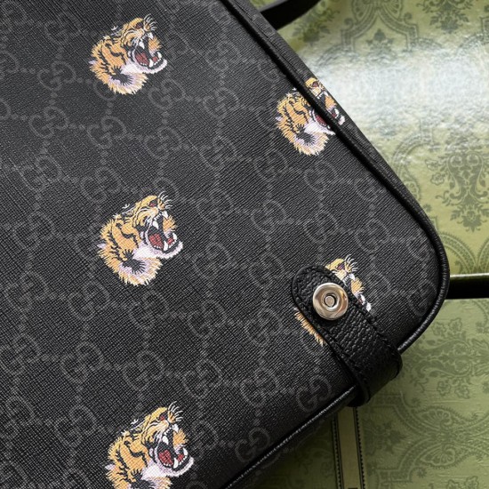 Gucci Messenger Bag In GG Supreme Canvas And Leather With Interlocking G And Tiger Print 28cm