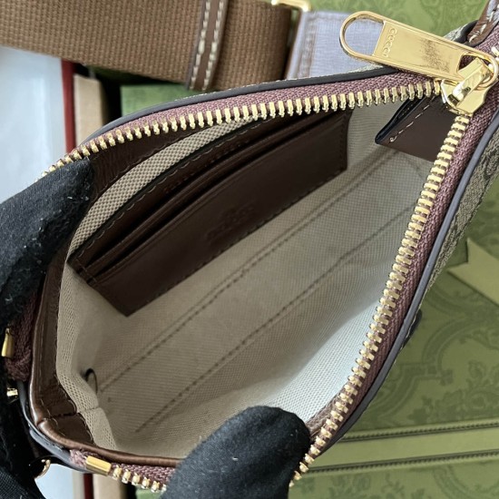 Gucci Messenger Bag In GG Supreme Canvas With Interlocking G 16cm