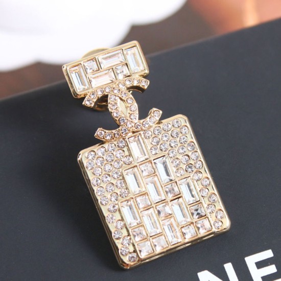 Chanel Brooch In Metal Strass And Crystal