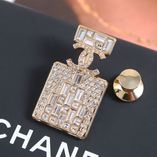 Chanel Brooch In Metal Strass And Crystal