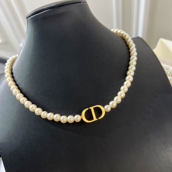 Dior 30 Montaigne Choker In Metal And Resin Pearls