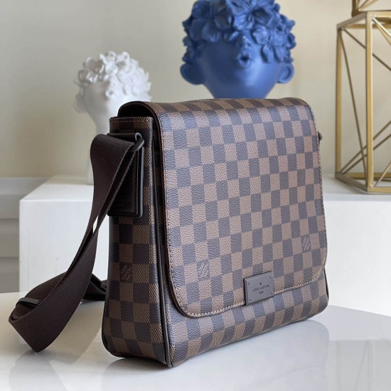LV District PM Messenger Bag in Damier Coffe Coated Canvas With Magnetic Closure 2 Colors 27cm