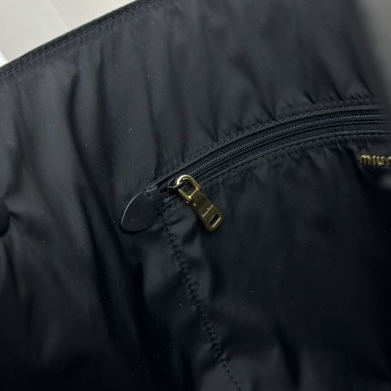 Miu Miu Leather Shoulder Bag 5BC117